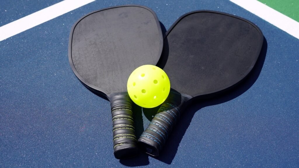 best pickleball paddles for beginners